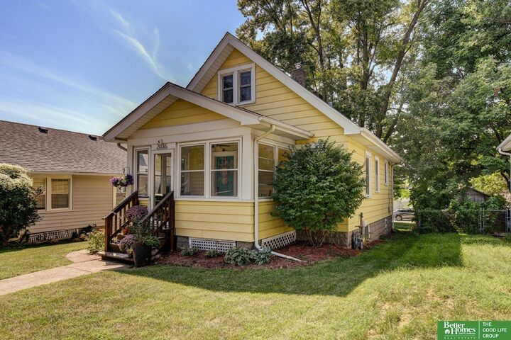 Property Photo: 2036 N 60th Avenue NE 68104