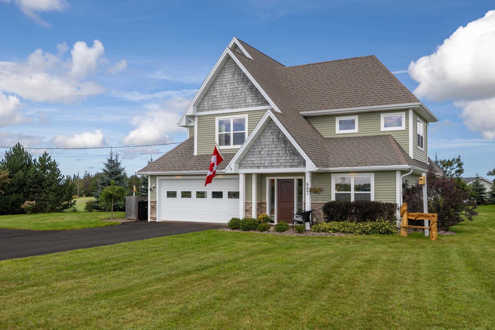 Property Photo:  607 City View Drive  PE C1B 0V9 