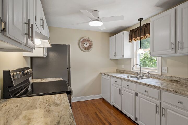 Property Photo:  221 Bayberry Hill Ln 221  MA 01453 