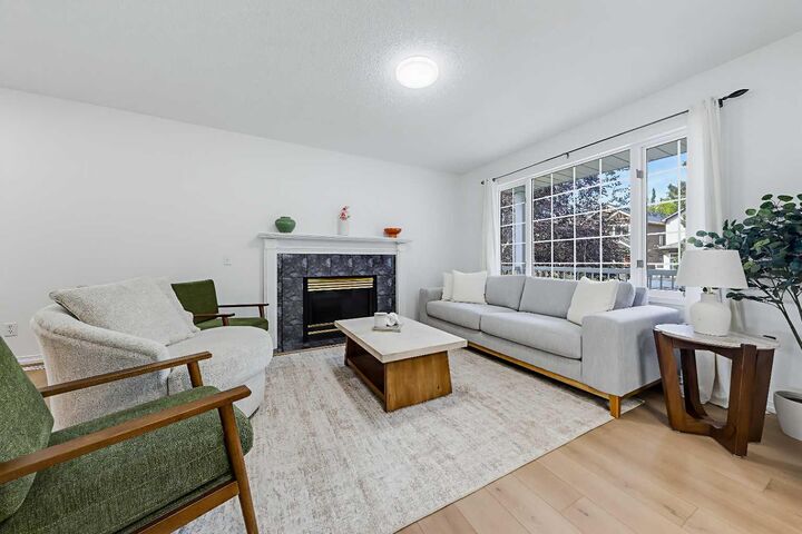 Property Photo:  2622 24A Street SW  AB T3E 1W3 