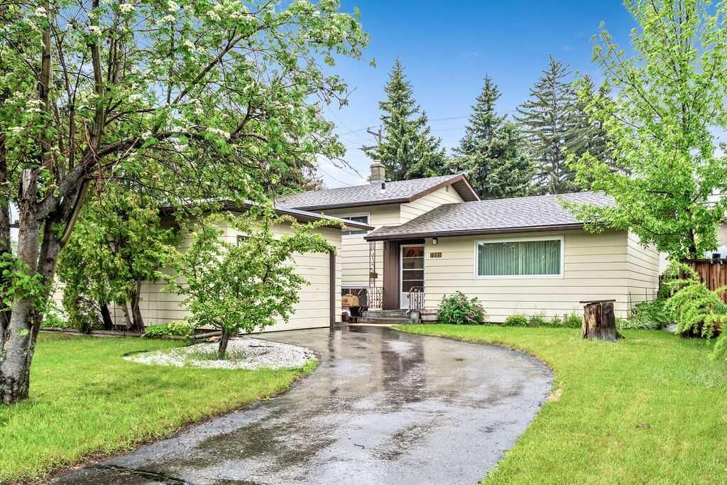 Property Photo:  7315 5 Street SW  AB T2V 1B4 
