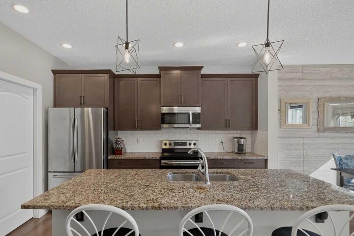 Property Photo:  50 Legacy Close SE  AB T0L 0X0 