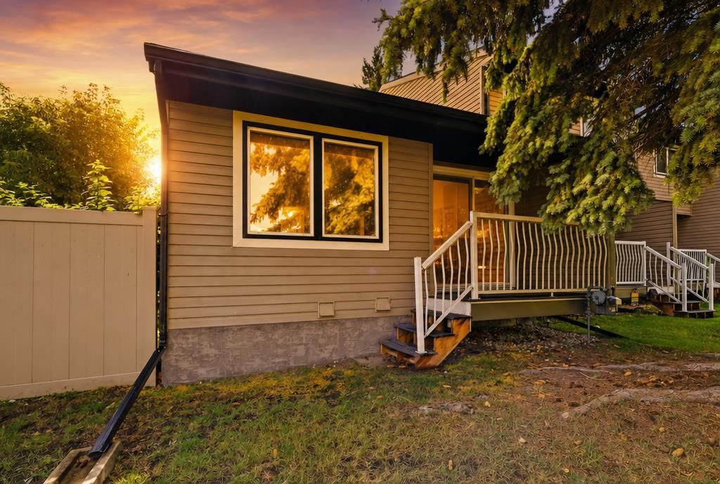 Property Photo: 96 Holmes Street 18 AB T4N 6G6