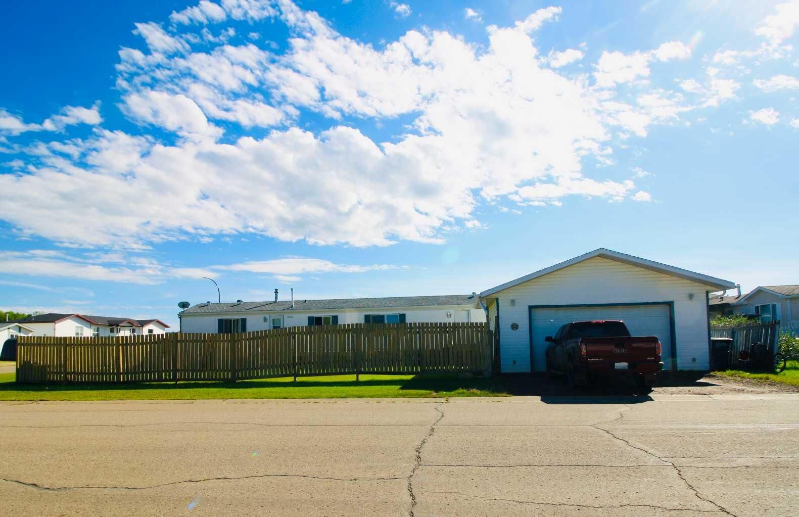 Property Photo:  9900 108 Street  AB T0H 1Z0 