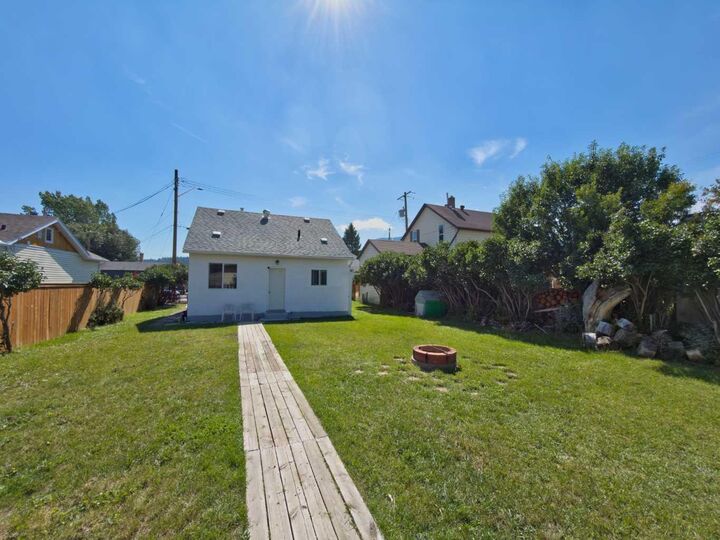 Property Photo:  8005 19 Avenue  AB T0K 0M0 