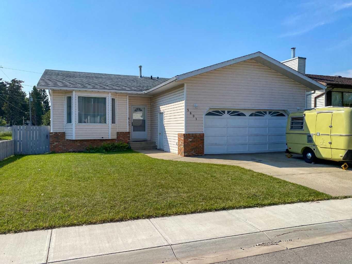 Photo de la propriété:  5601 43 St Close  AB T4H 1C3 
