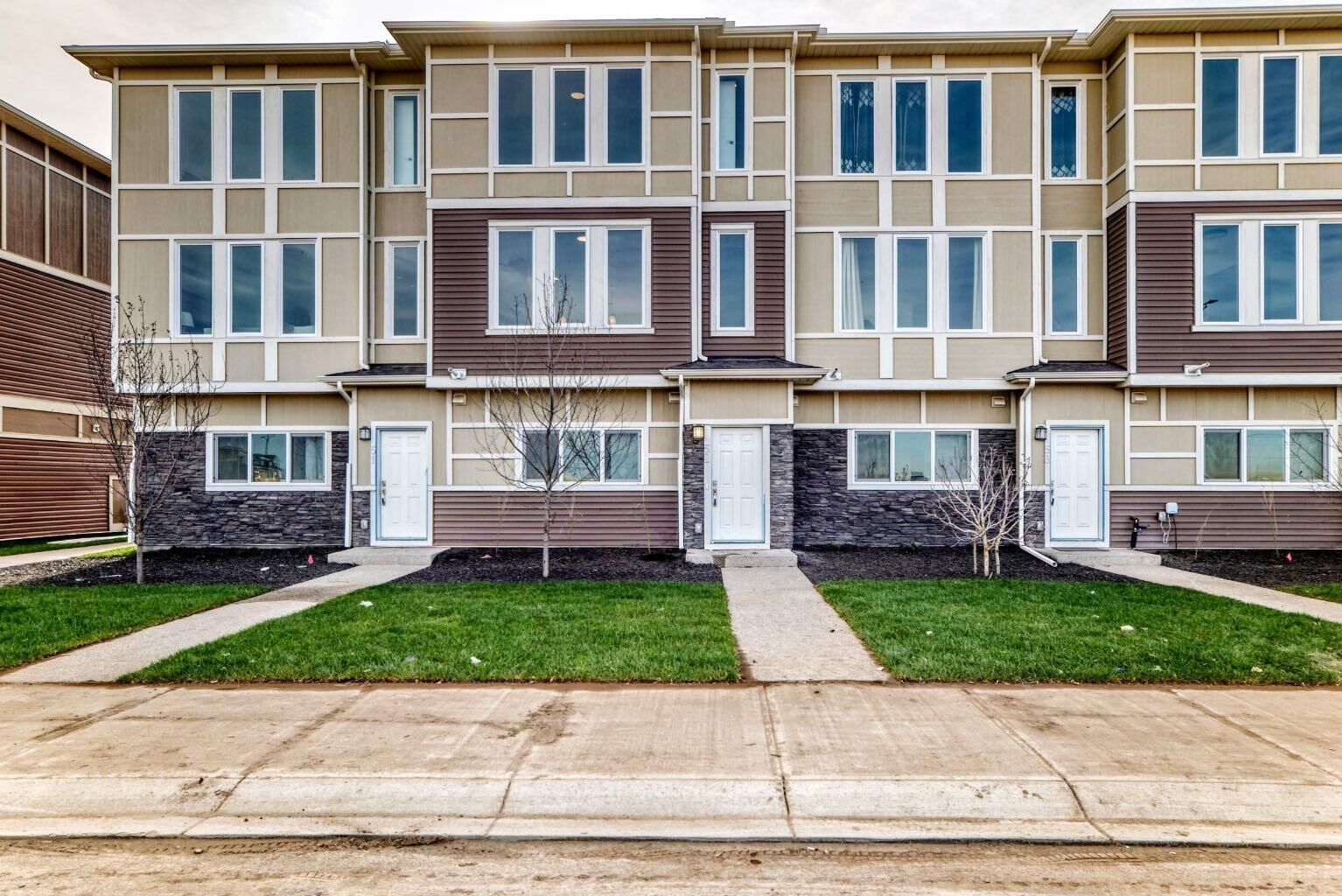 Property Photo:  85 145 Chelsea Mews  AB T1X 3H1 