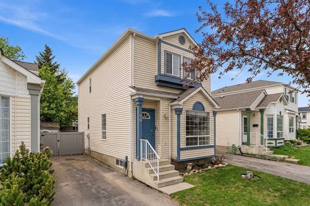 Property Photo:  90 Coventry Lane NE  AB T3K 4G4 