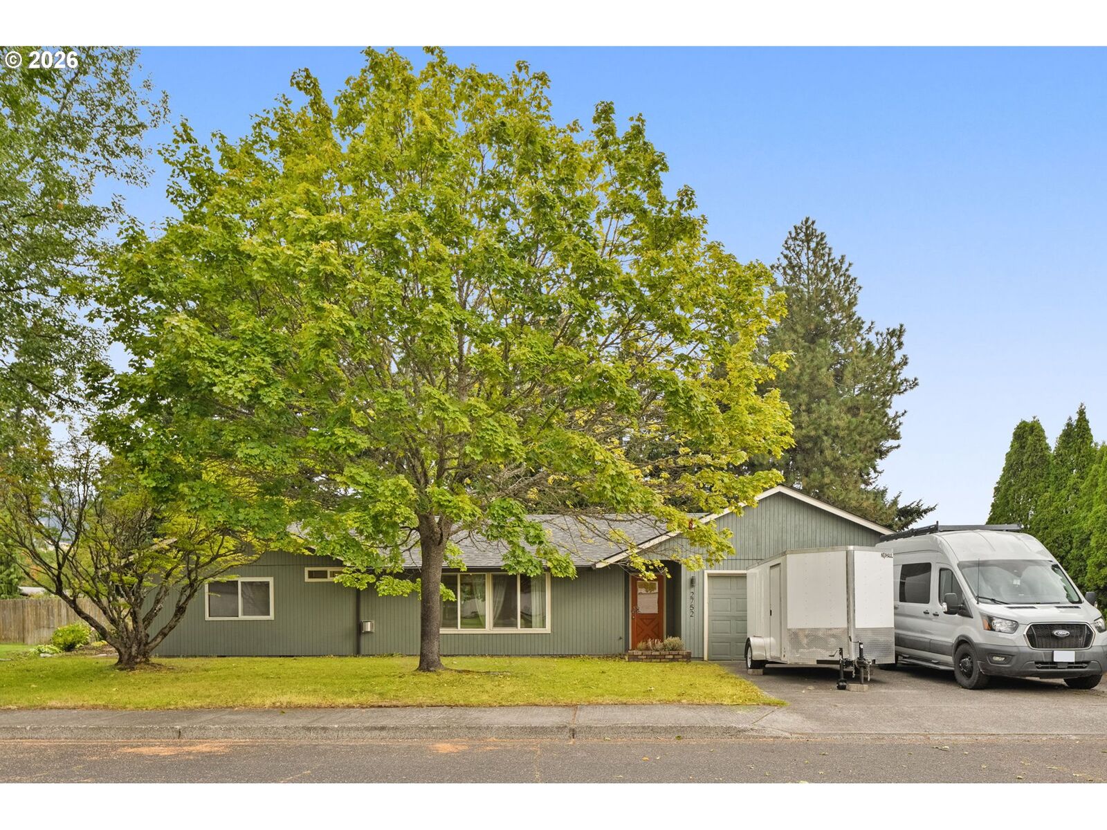 Property Photo:  2752 Montello Ave  OR 97031 