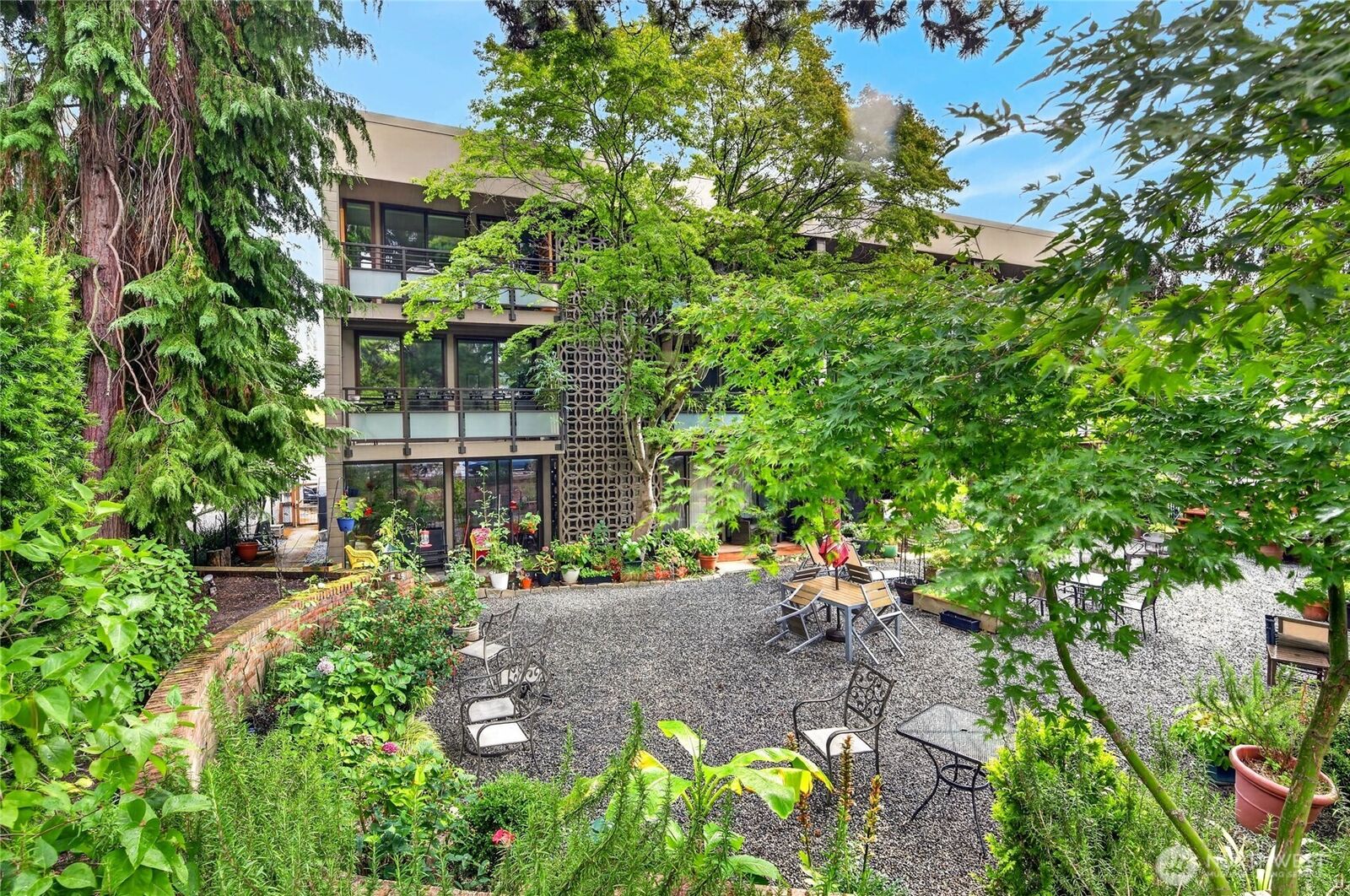 Property Photo: 1616 41st Avenue E 305 WA 98112