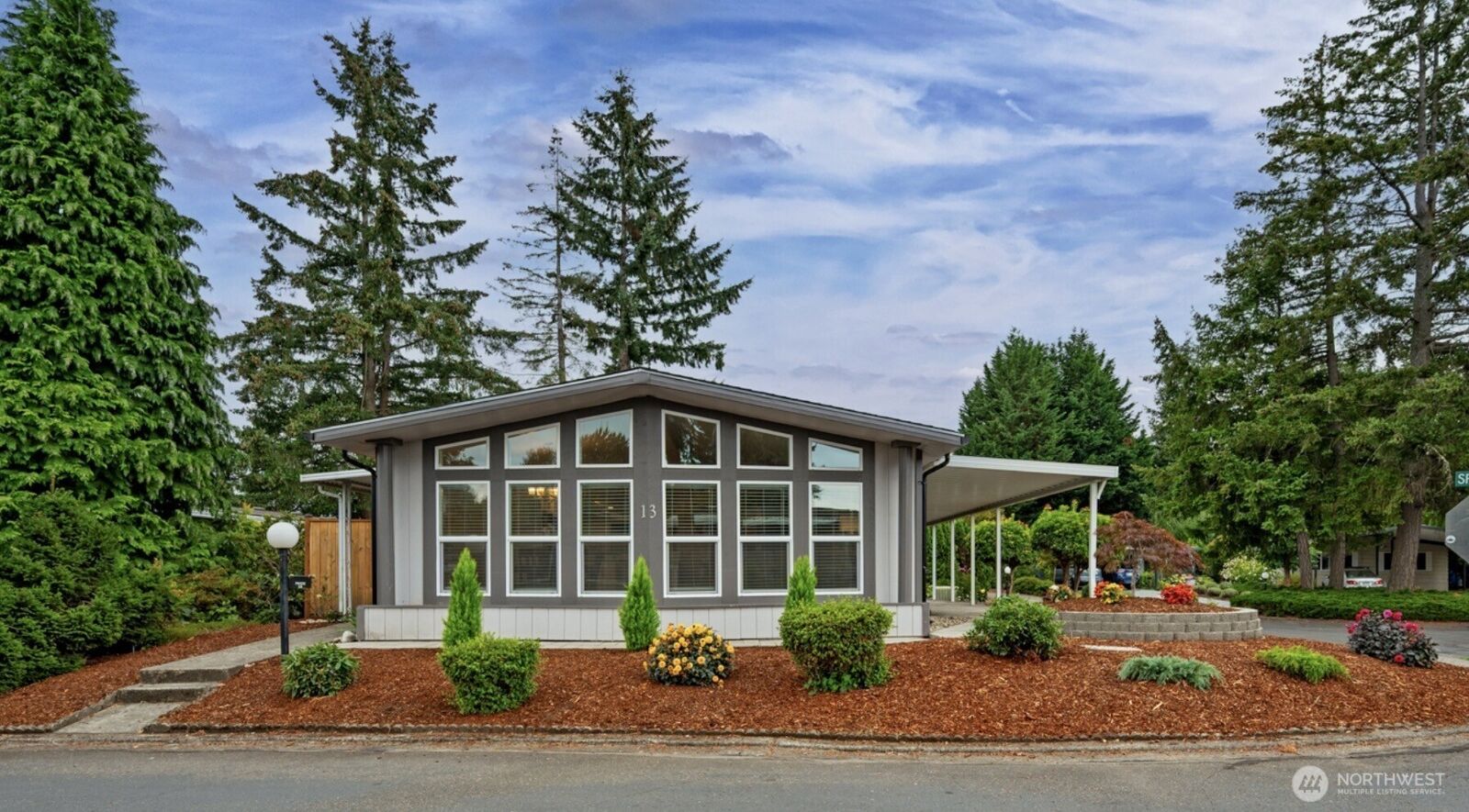 Property Photo:  201  Union Avenue SE 13  WA 98059 