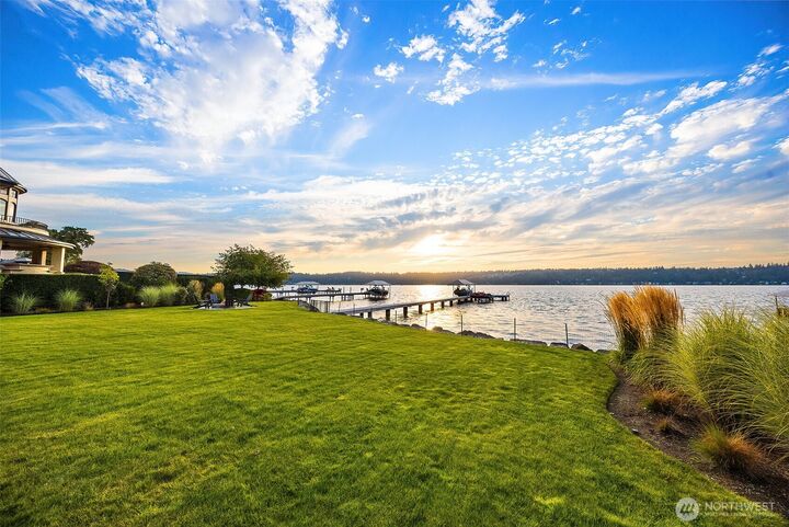 Property Photo: 247 E Lake Sammamish Parkway SE WA 98074