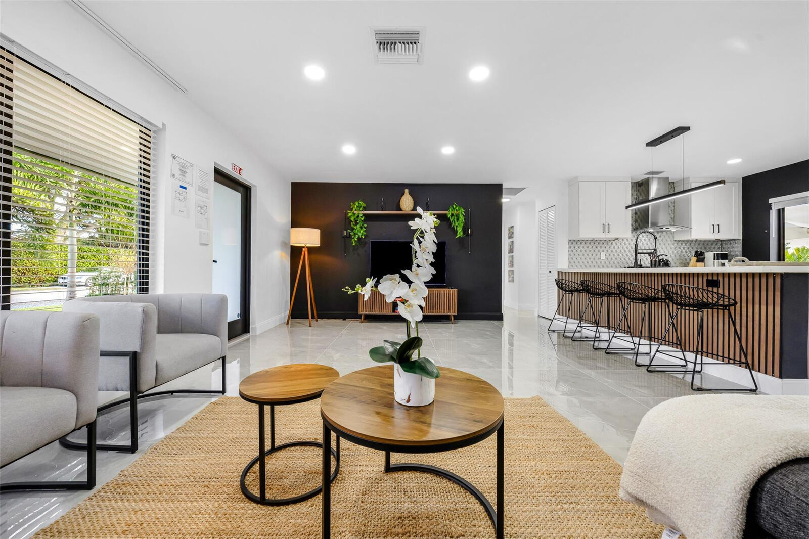Property Photo: 2925 NE 1st Avenue FL 33334