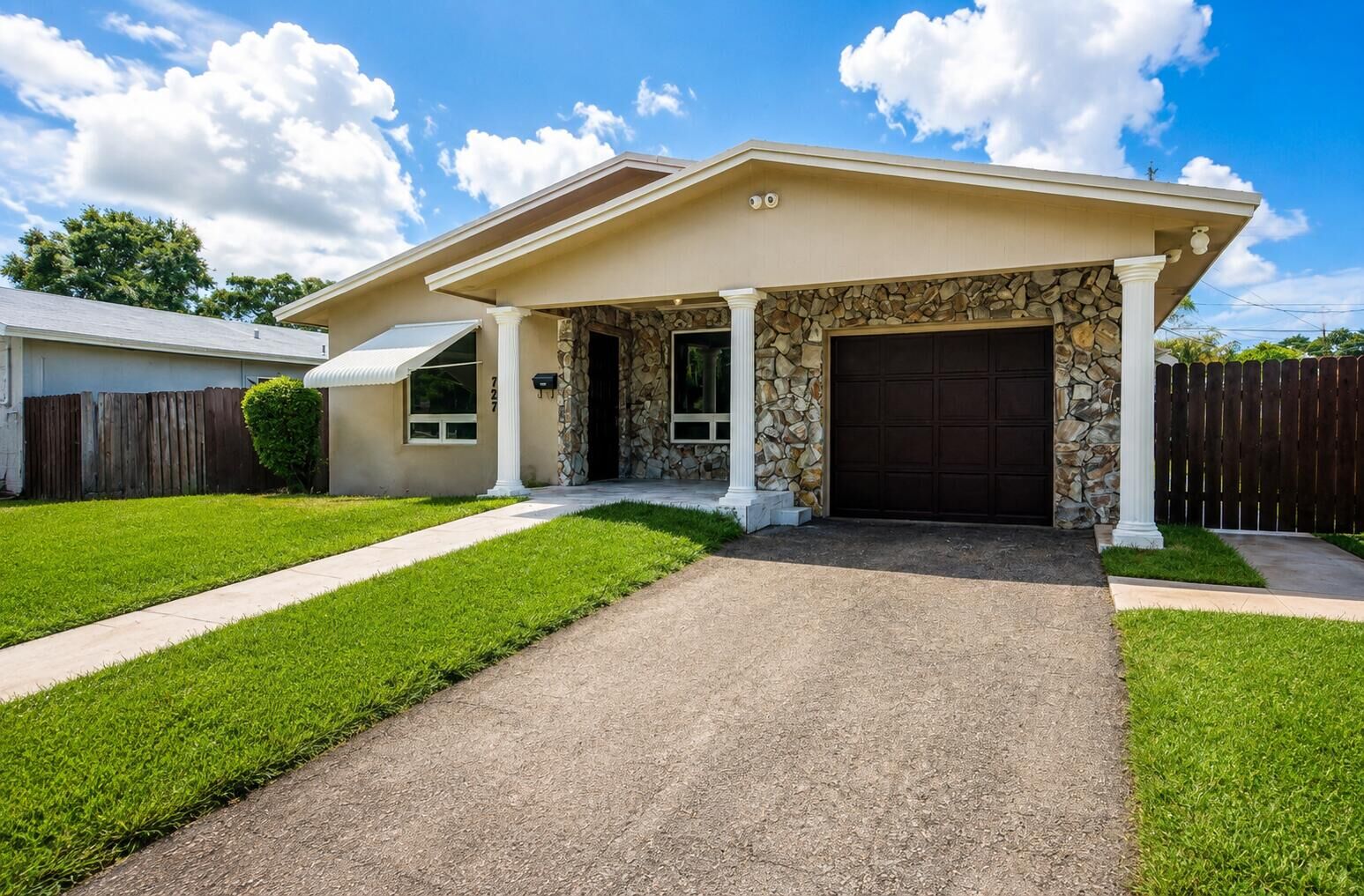 Property Photo:  727 SW 5th Street  FL 33004 