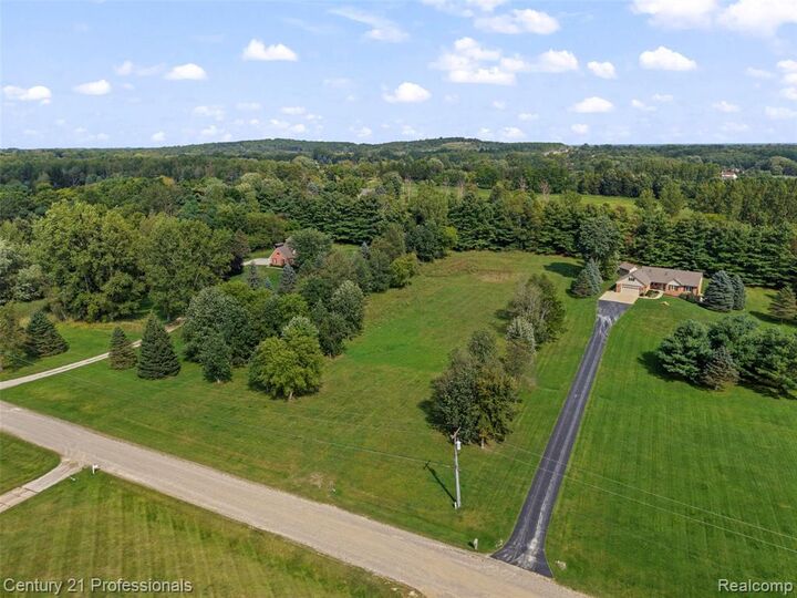 Property Photo:  1920 Deer Run Lane  MI 48367 