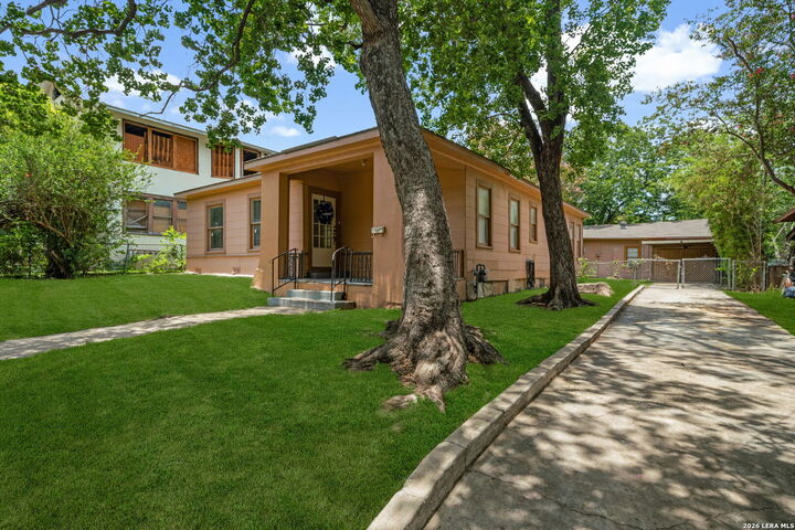 Property Photo:  1023 W French Pl  TX 78212 