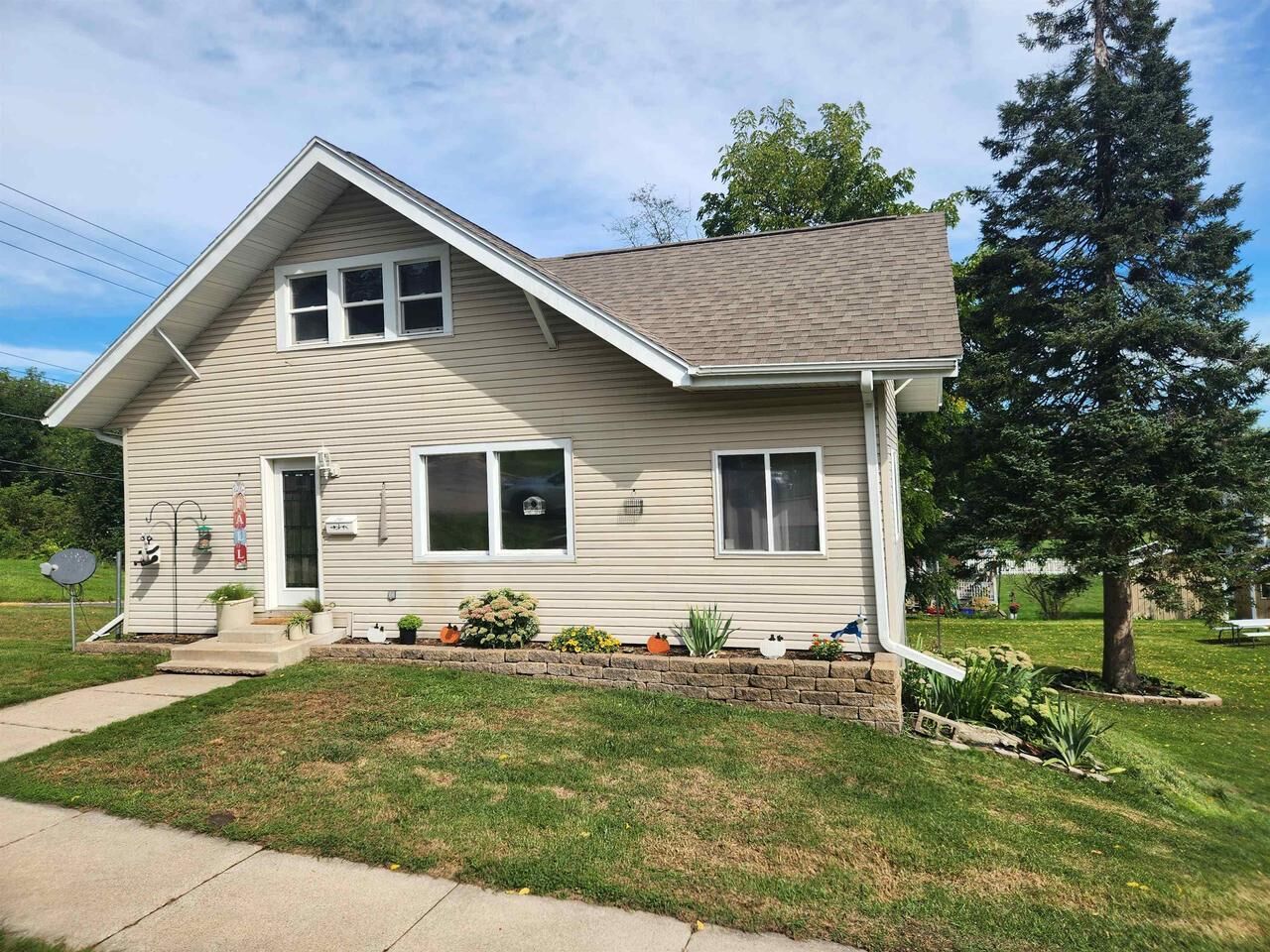 Property Photo: 216 Nassau Street WI 53929