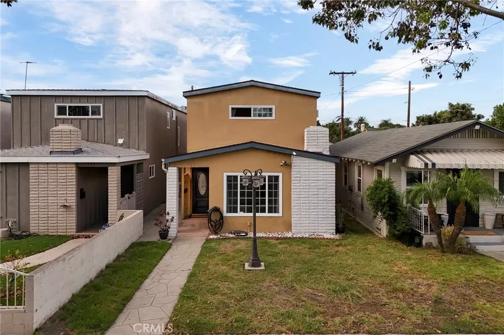Property Photo:  727 W Hill  CA 90806 