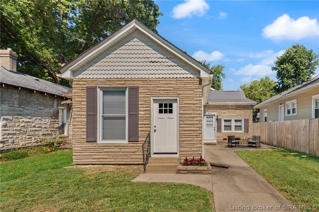 Property Photo:  224 E Park Place  IN 47130 
