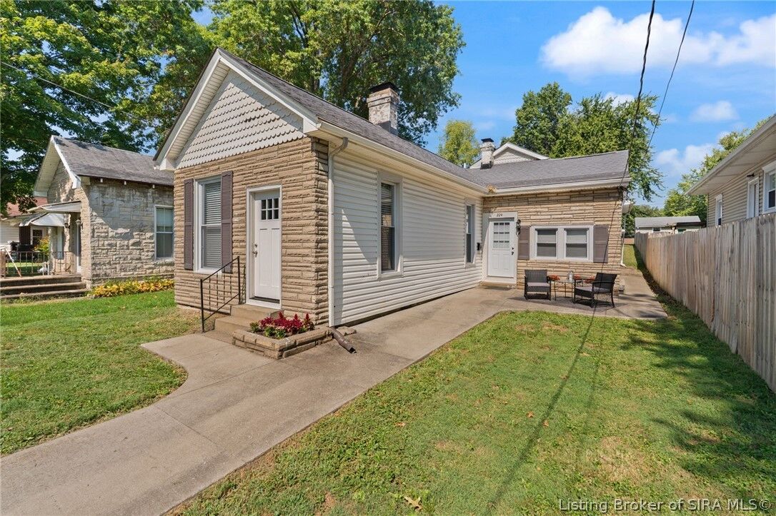 Property Photo: 224 E Park Place IN 47130