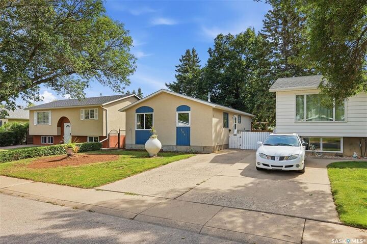 Property Photo: 254 McMaster Crescent SK S7H 4E3