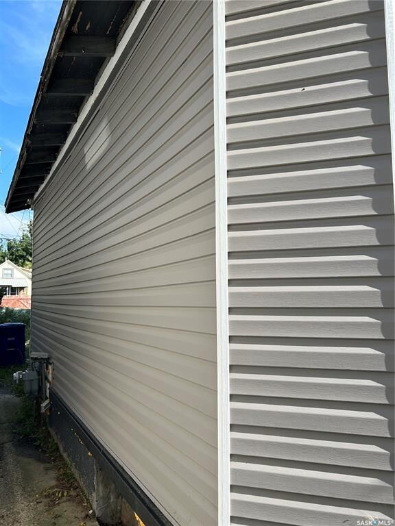 Property Photo:  1228 G Avenue N  SK S7L 2A4 