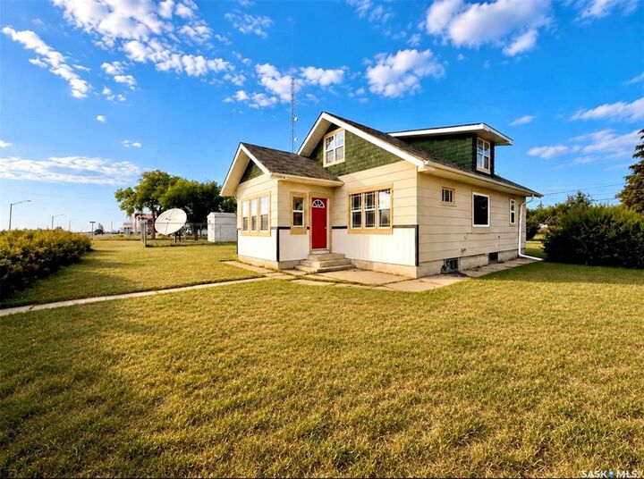 Property Photo:  1110 Railway Street  SK S0G 1A0 