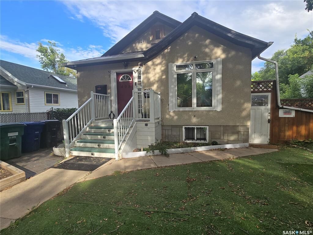 Property Photo:  408 I Avenue S  SK S7M 1P4 