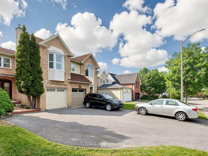 Photo de la propriété: 2052 Blue Ridge Crescent ON L1X 2N5