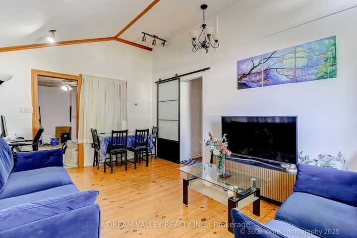 Property Photo:  96 Laurel Avenue  ON M1K 3J9 
