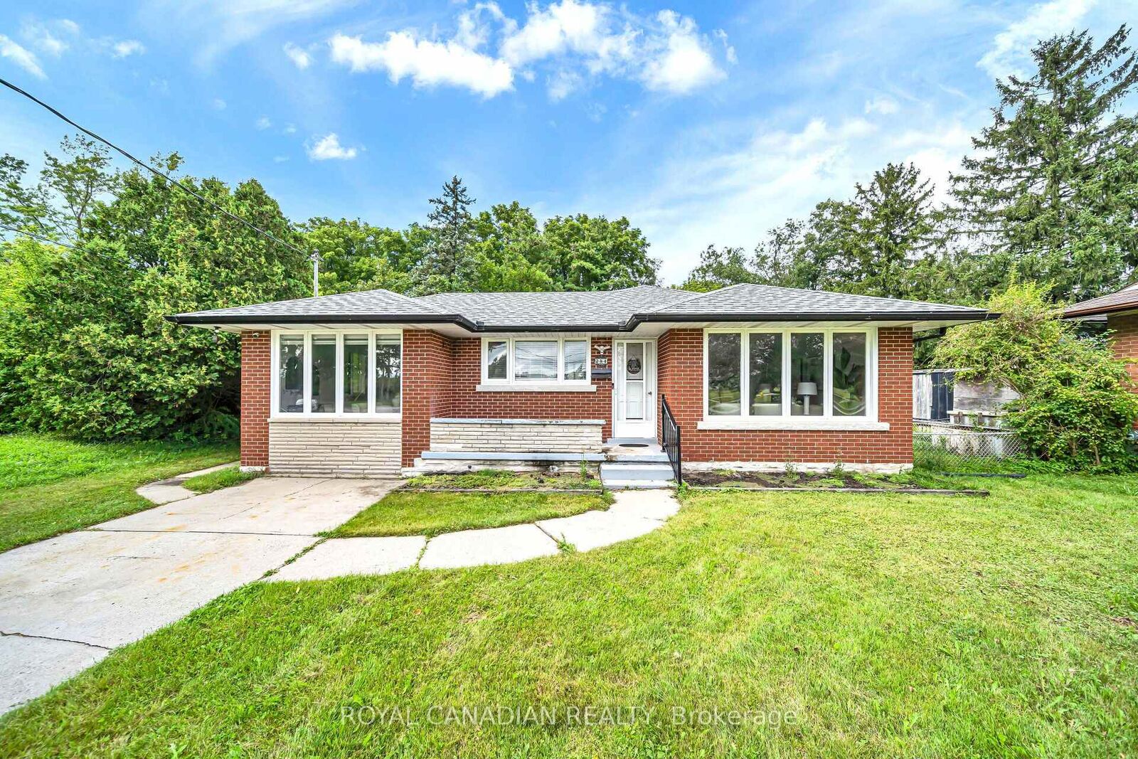 Property Photo:  284 Cedar Crescent  ON N1S 1X1 