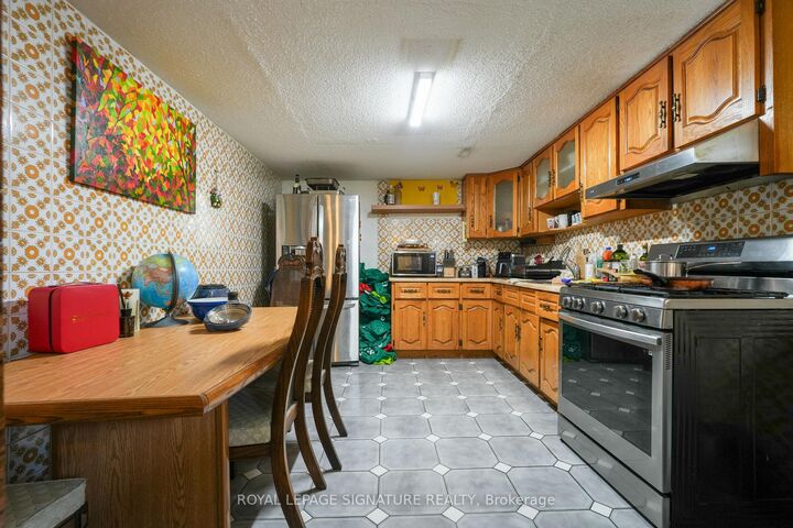 Property Photo:  674 Abana Road Room #1 &Amp #2  ON L5A 1H4 