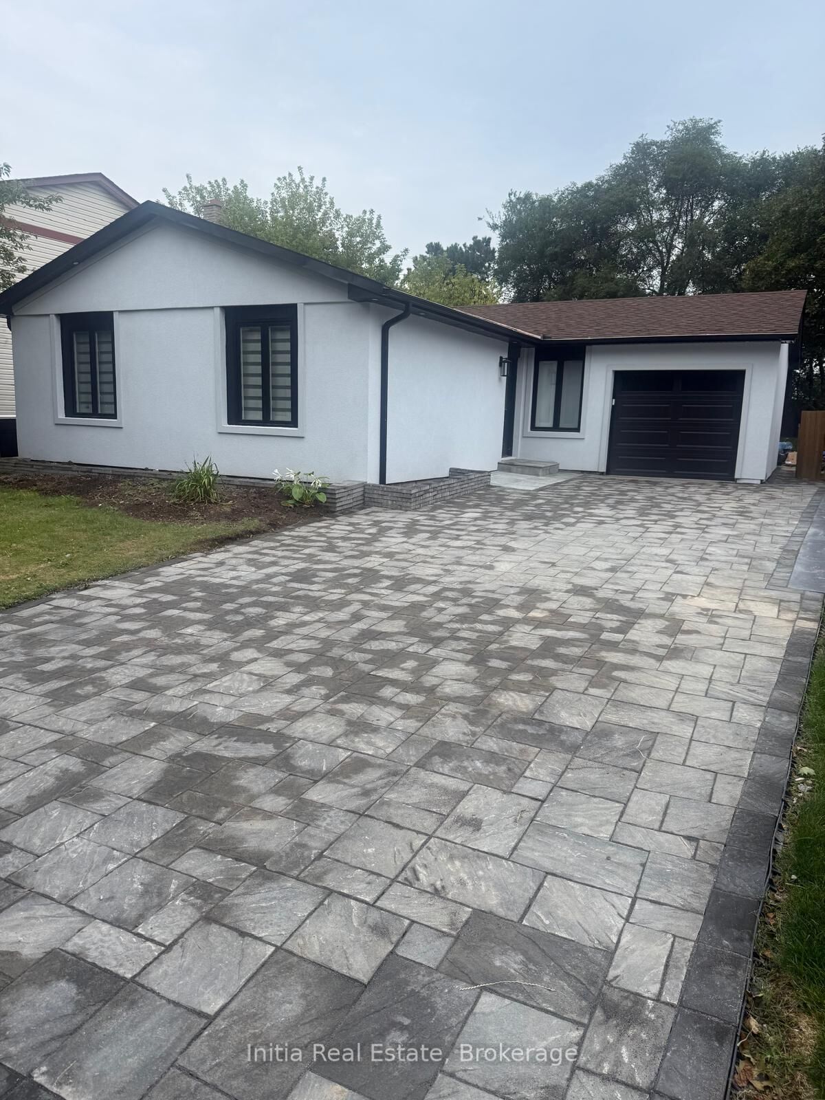 Property Photo:  622 Elliott Crescent  ON L9T 3G4 