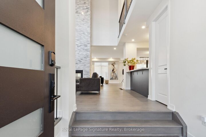 Property Photo:  102 Stoneleigh Drive  ON L9Y 5L3 