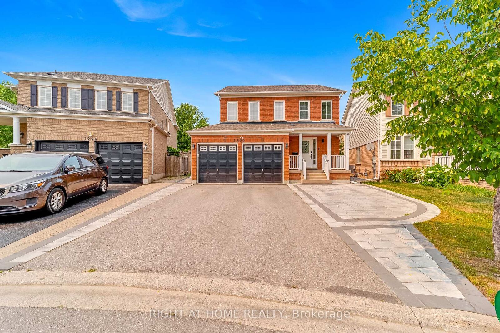 Property Photo:  1300 Ravencliffe Court  ON L1K 2Y3 