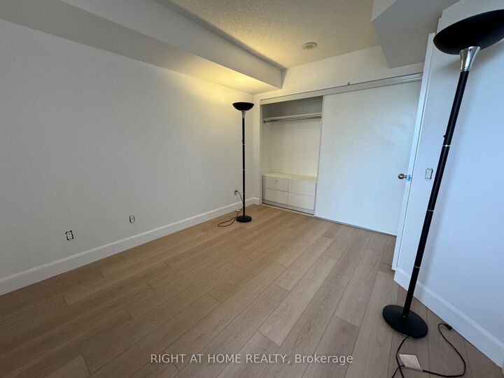 Property Photo:  153 Beecroft Road  ON M2N 7C5 
