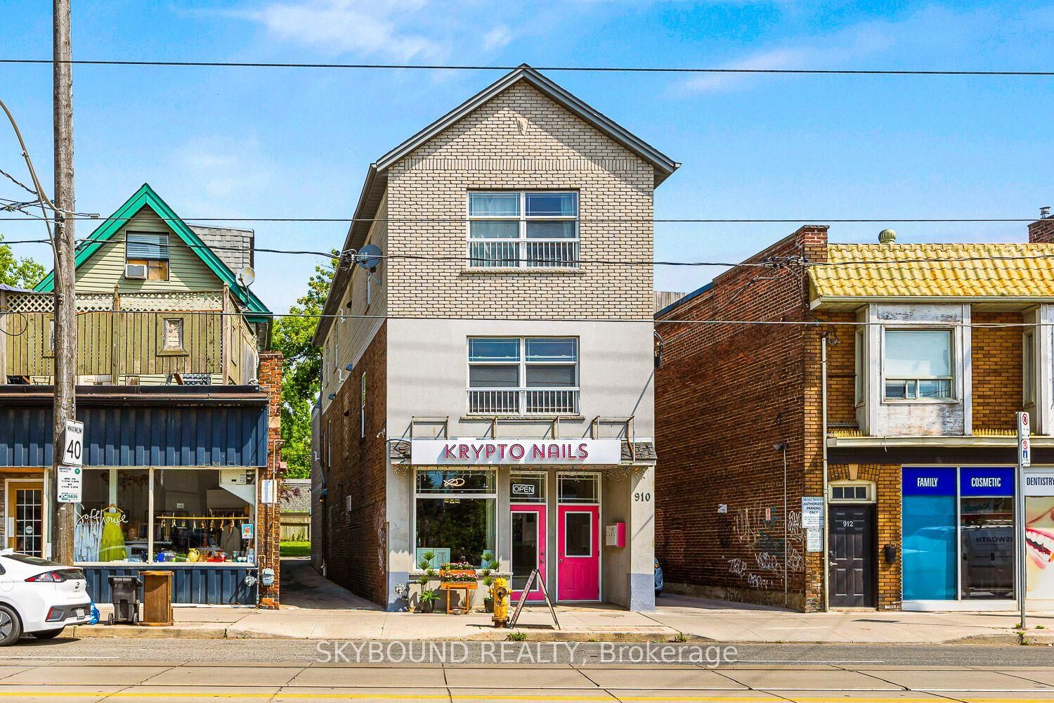 Property Photo: 910 Kingston Road S 1 ON M4E 1S5