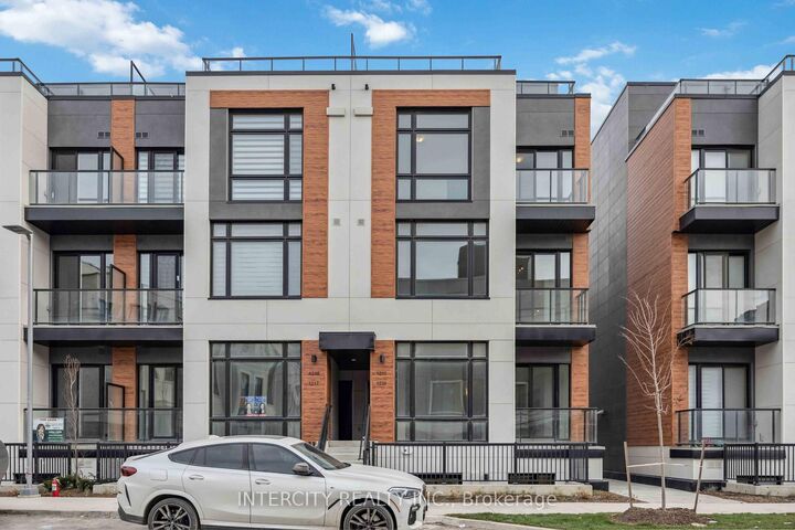 Property Photo:  8 David Eyer Road 1215  ON L4S 0N3 