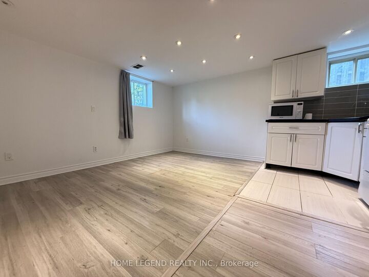 Property Photo:  427 Taylor Mills Unit B Drive S Bsmt  ON L4C 2T3 