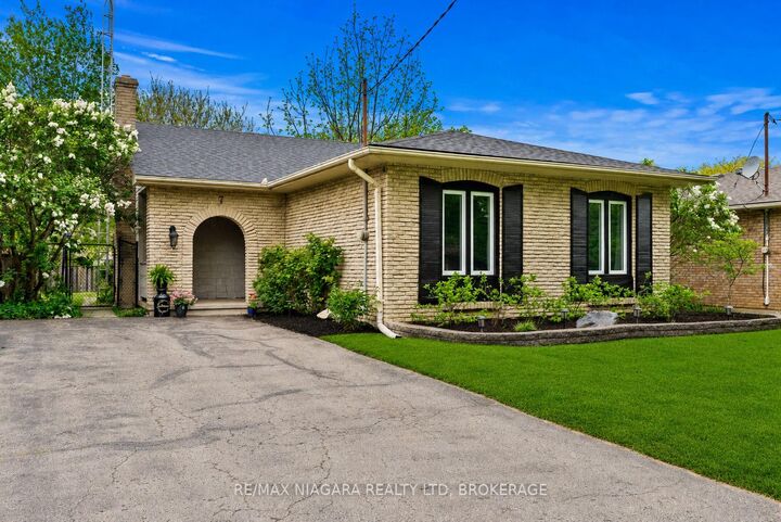 Property Photo:  7 Ameer Drive  ON L2N 3S9 