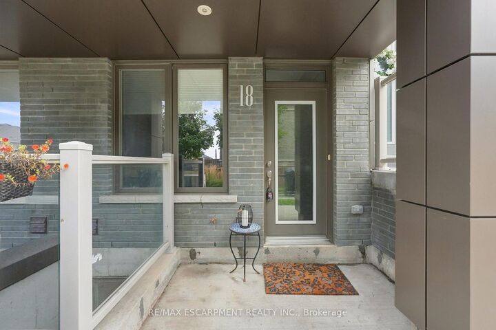 Property Photo: 261 Skinner Road 18 ON L8B 1W6
