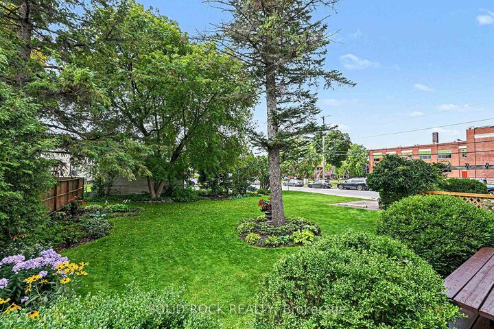 Property Photo:  85 Renfrew Avenue W  ON K7V 2Y3 