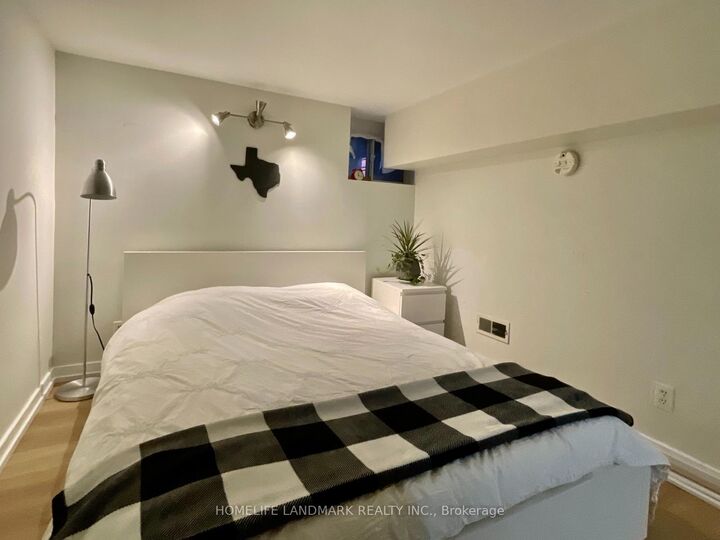Property Photo:  21 Palmerston Gardens Basement  ON M6G 1V8 