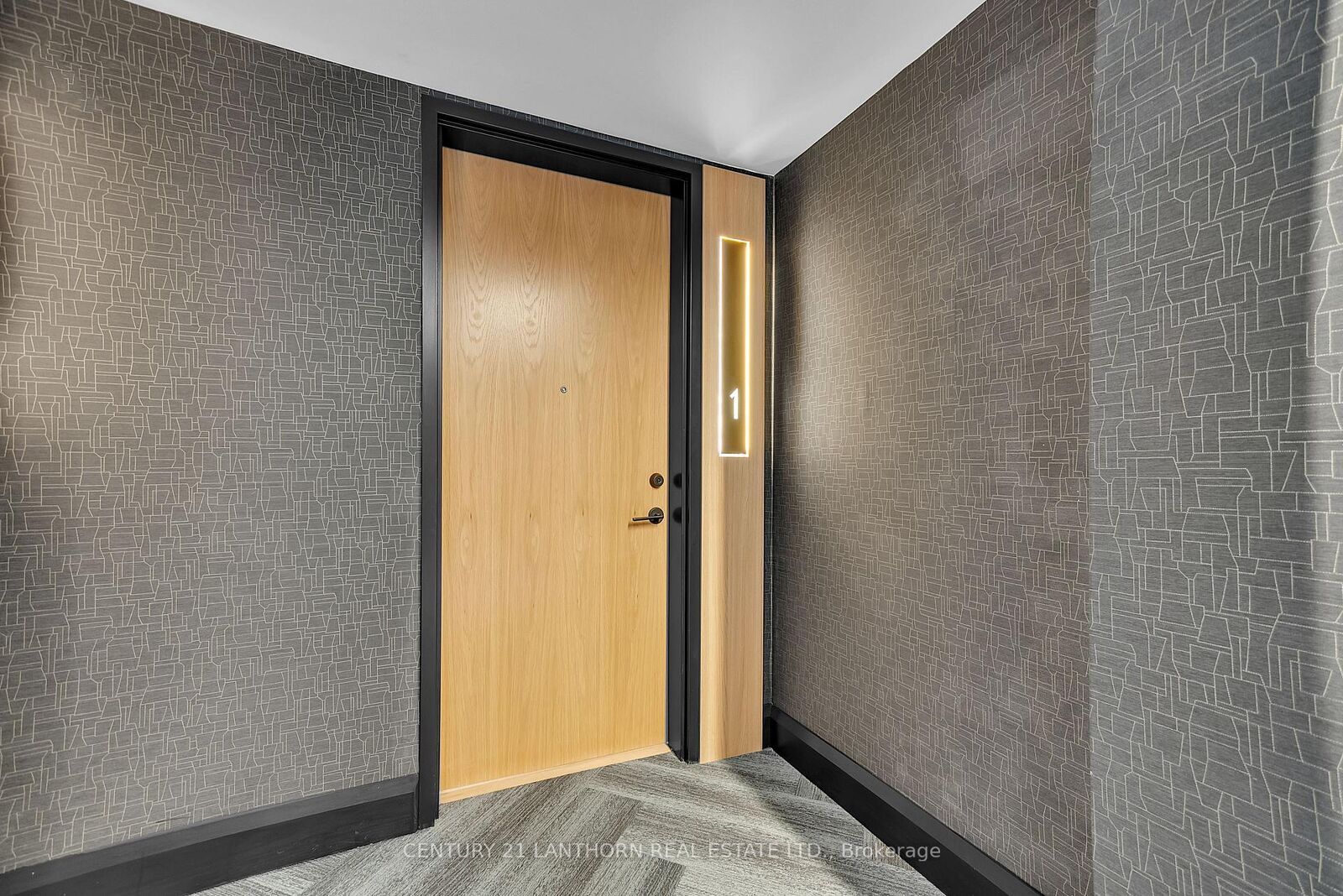 Property Photo:  38 Front Street Unit # 1  ON K8N 4N2 