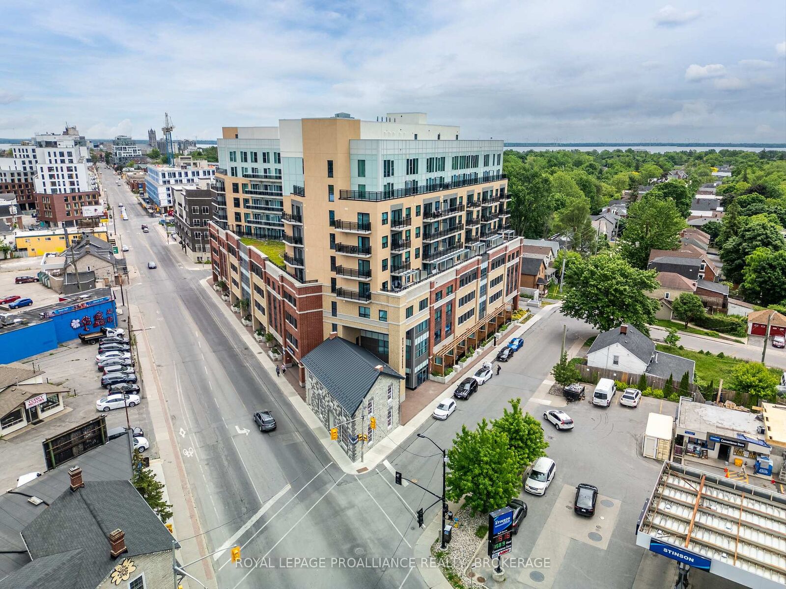 Property Photo:  652 Princess Street 425  ON K7L 1E5 