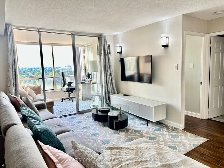 Property Photo:  24 Hanover Road 905  ON L6S 5K8 