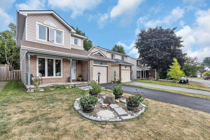 Property Photo:  16 Hawley Crescent  ON K2M 1T3 