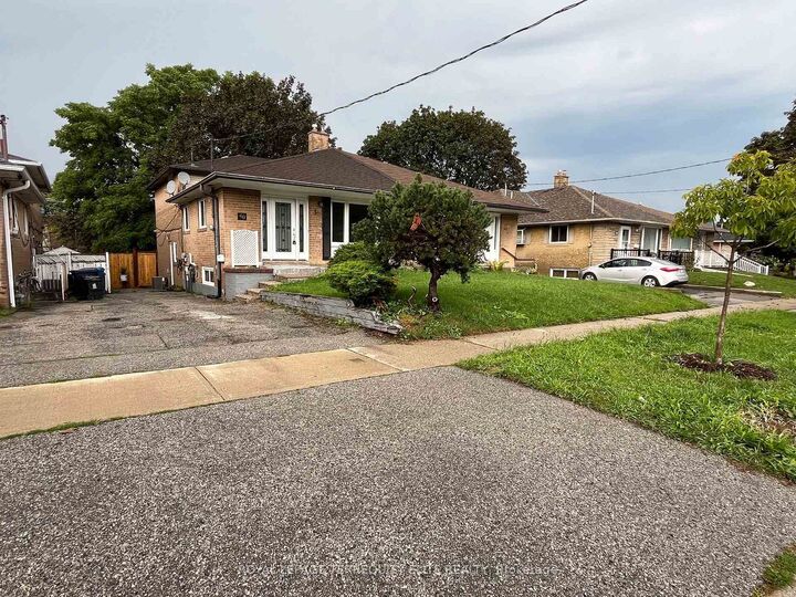 Property Photo:  40 Pender Crescent Lwr  ON M1T 2M7 