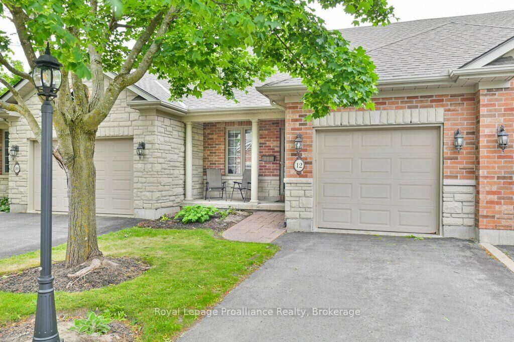 Property Photo:  25 Heartwood Drive 12  ON K8P 5M2 