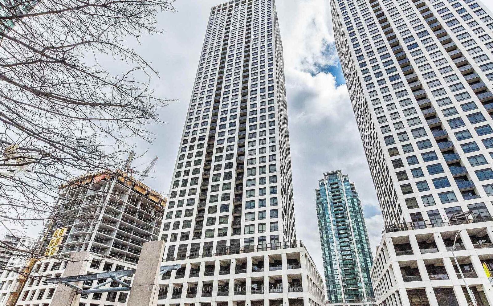Photo de la propriété:  30 Elm Drive 3601  ON L5B 0N6 